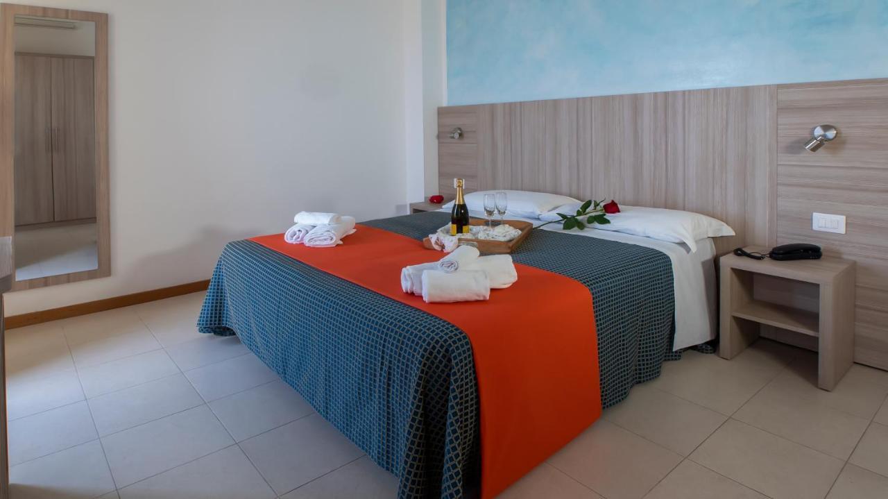 Hotel President'S Pesaro Exterior photo